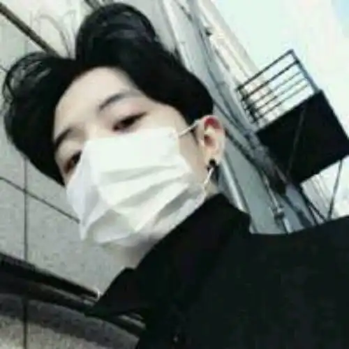 戴口罩的心累头像男