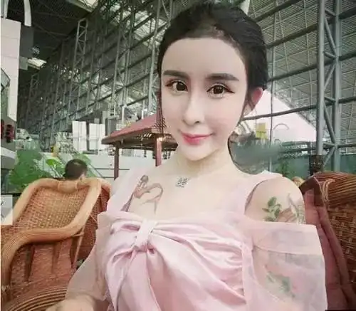 承认吧你就是喜欢网红脸,否则干嘛都整成一个样