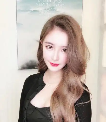 王思聪新女友曝光,深夜k歌和女友关系亲密,竟然神似抖音温婉