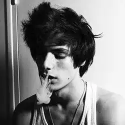 国外男生抽烟黑白头像黑白男生抽烟头像