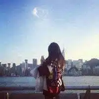 微信头像背景蓝天男生黑色衣服微信头像图片大全