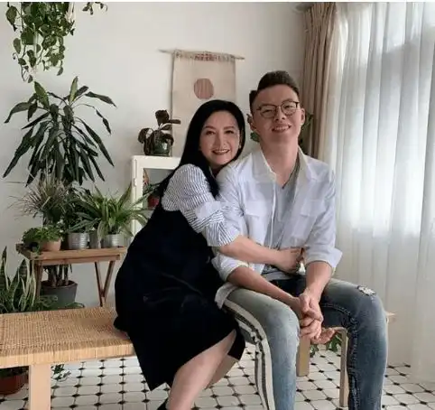 女性信佛的微信头像女儿