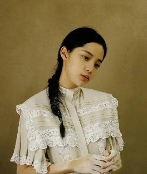 欧阳娜娜复古大片上线,文艺风少女好迷人,气质令人心动
