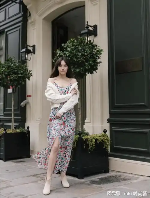 穿对是女神,穿错是村姑,碎花裙这样穿,轻松摆脱精致土