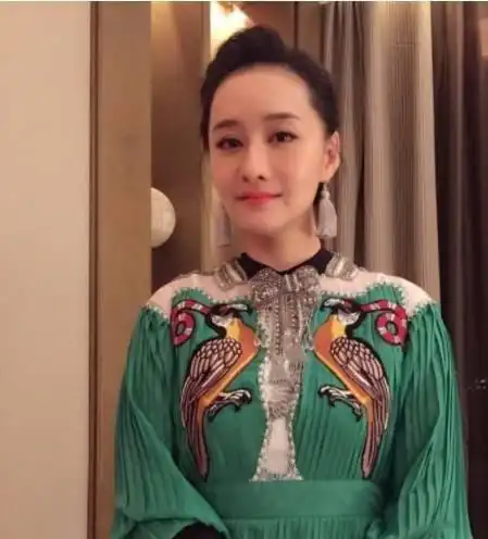 陈德容真实不装,伊能静在她面前证明年轻,看脖颈纹狠狠打脸