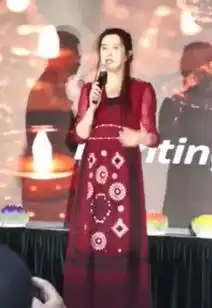 王祖贤近况曝光长发披肩身材微胖,女神一心向佛很超脱