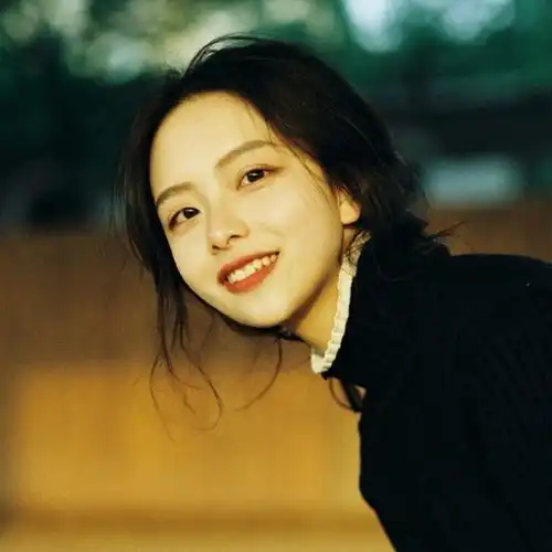 冬日阳光的女生头像