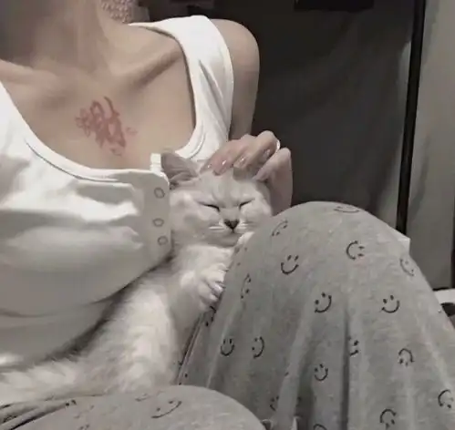 女生头像干净真人高冷女