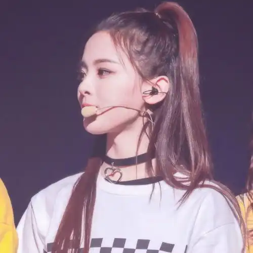 草根少女杨超越逆袭成功曝投资百万在上海开公司,只为挣钱