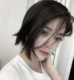 欧阳娜娜晒近照,短发造型撞脸娜扎,网友换发型如换脸
