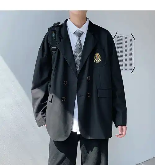 男孩子除了穿风衣以外还有什么衣着搭配会比较优雅好看