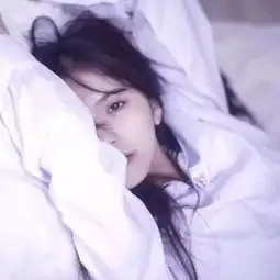 女生头像即使自己不快乐,也绝不打扰别人451