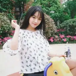 女生头像,半脸学生风