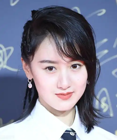 新生代美女演员袁冰妍
