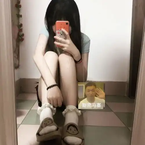 逃避现实,女生头像