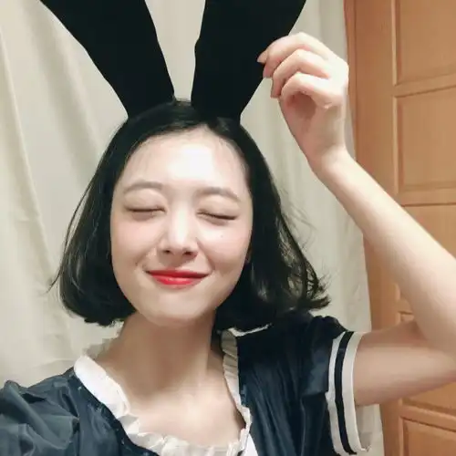 女生狼尾头像崔雪莉