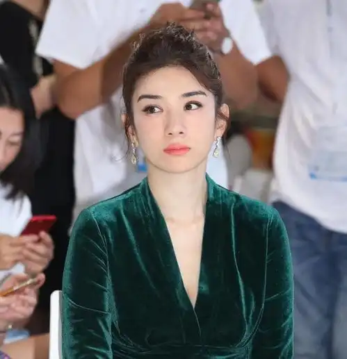 不二少女黄奕的跌宕江湖,靠本色征服五个男人,完美胜出