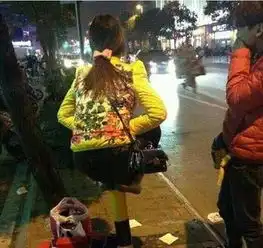 妹子你这坐姿让我很耐烦啊