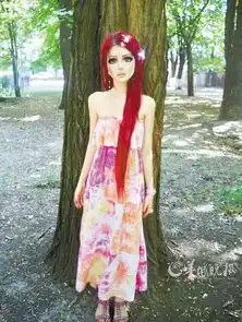 痴迷动漫乌克兰女孩将自己打造成真人娃娃