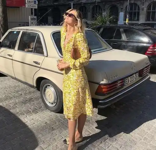 穿碎花裙像村姑那是你还没学会lisa这么穿