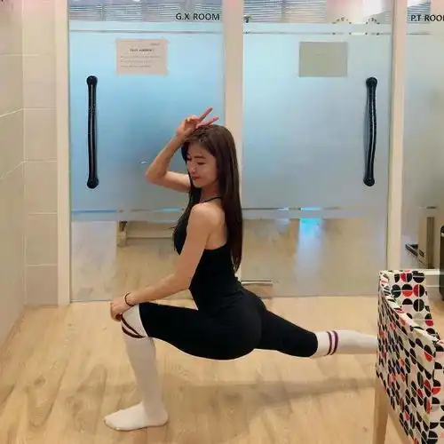 韩国美女辣妈,身材远超同龄人,诠释了健身的魅力