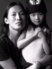 3岁小美女带着叔叔潮爆时装周,连范冰冰都爱他