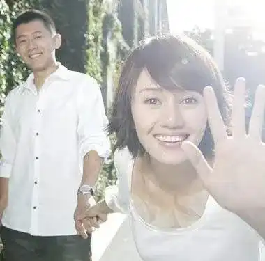 大s忘不了丑男初恋,这六位女星对初恋更加痴迷