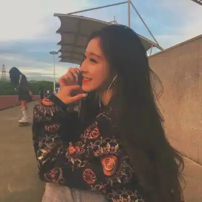 头像女落日晚风音乐节