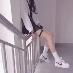 女头部位头像短发抖腿