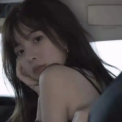 纯欲风女生头像不要和我吵架,否则我容易一嘴巴亲过去