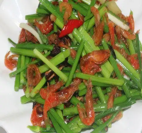 炒韭菜时加一宝,女性常吃,血管不堵塞,子宫更健康,越吃越年轻