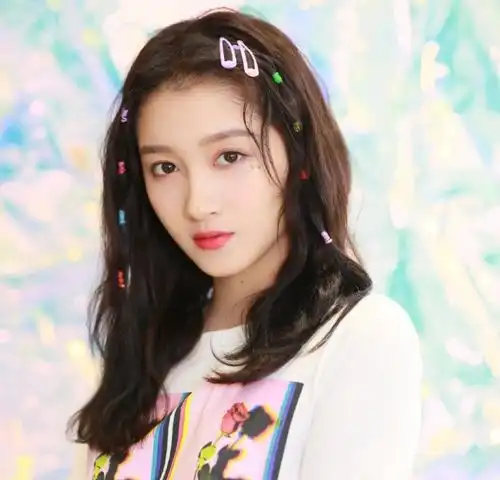 郑爽翻车,张哲瀚龚俊无故被骂,打工人人设为什么不好用了