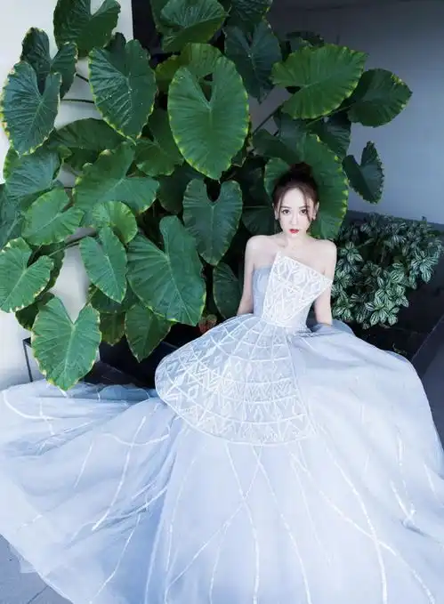 41岁陈乔恩依旧魅力不减,一袭梦幻公主裙亮相活动,仙气飘飘