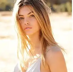 法国小仙女,6岁当选世界最美女孩,10年后登顶世界最美脸蛋