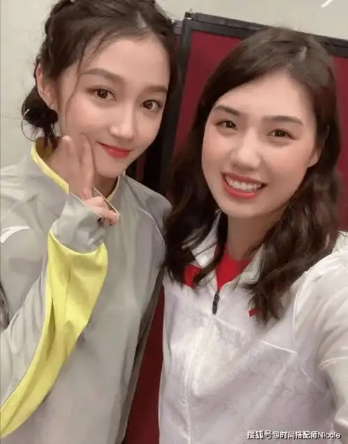 二金二银得主的张雨霏火了私下穿搭简约大方,满满少女感