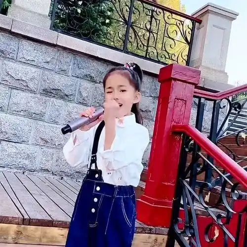 民间小姑娘翻唱飞鸟和蝉,别有一番味道,值得一听