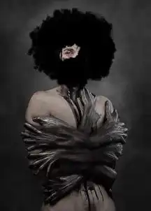 美女摄影师lucianarodriguez风格迥异的概念自画像