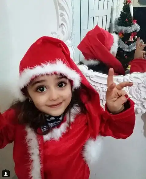 8岁女童被封全球最美女童,父亲辞职做贴身保镖