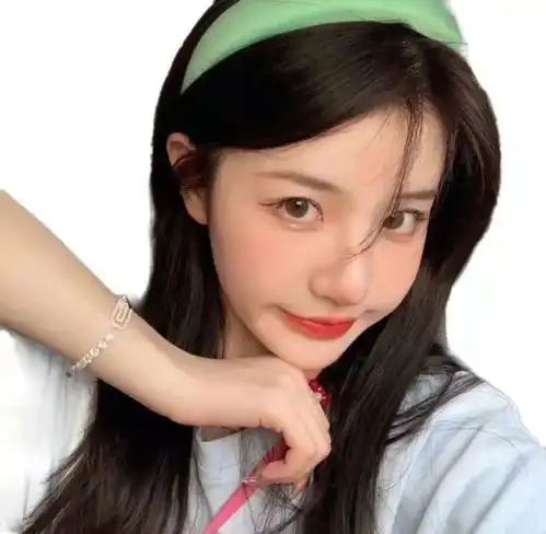 极简白底女生头像一