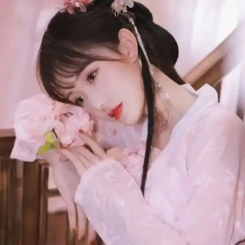 既见君子,云胡不喜古风女子头像