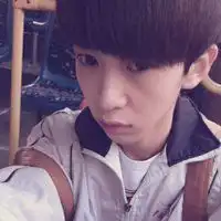 qq头像女学生穿校服小男