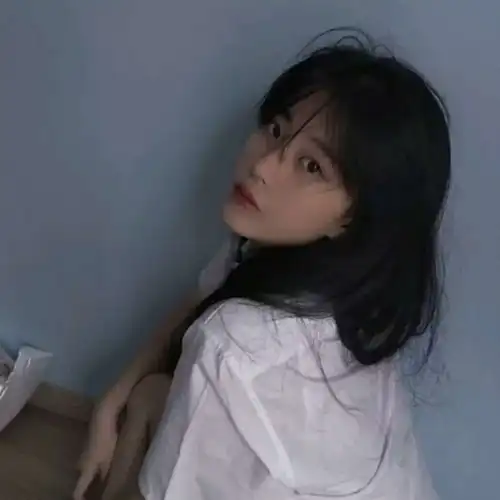 ins女生头像留过长发爱过烂人红过眼睛看透爱情