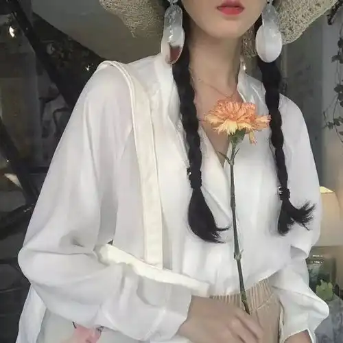 冬天戴帽子,发型这样整才不土