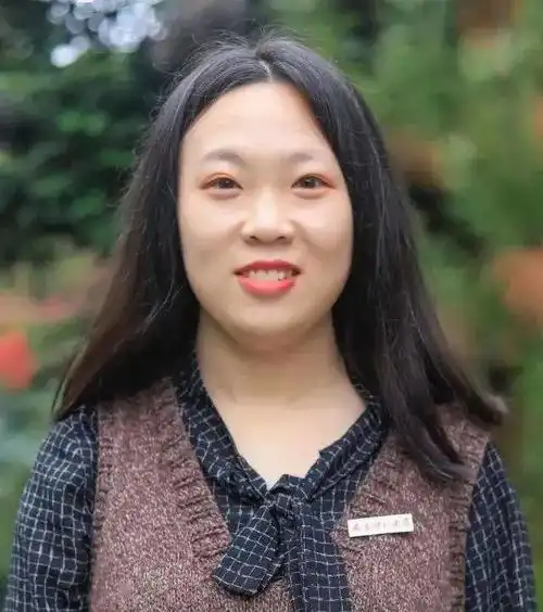 独臂女孩张梦茹单手敲出隐形的翅膀的元气少女