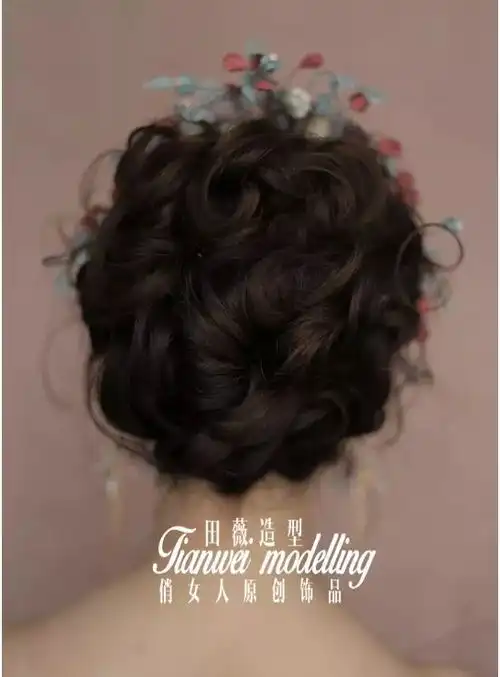 35款气质优雅的盘发,展现你最迷人的背影