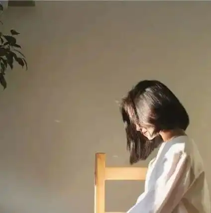 三次元短发女生头像玄关