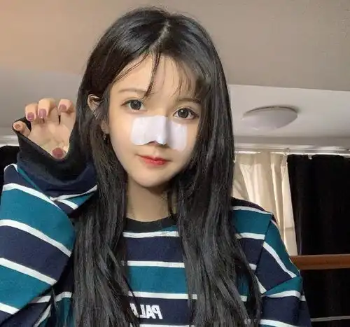 00后女孩做自媒体年入百万,女孩年入5000万才会感到满足