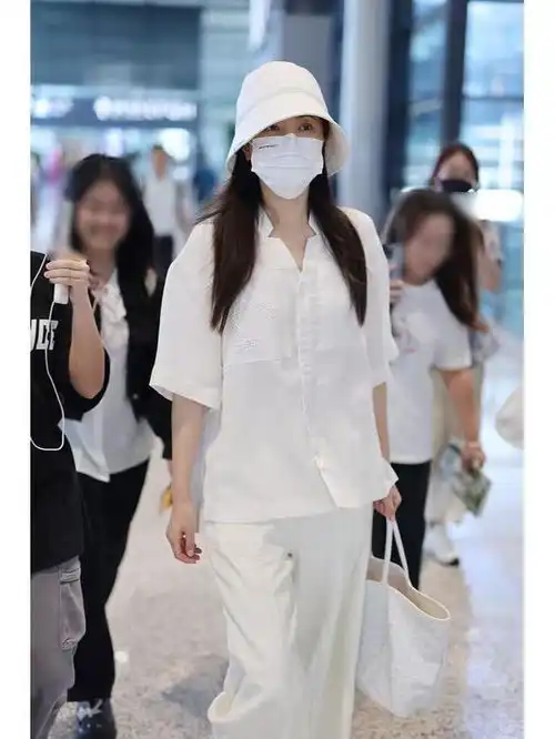 女生白色简约头像一身