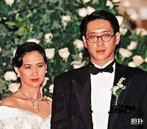 李嘉欣黎姿成闺蜜,何超琼刘嘉玲成闺蜜,她们都曾是许晋亨的女友