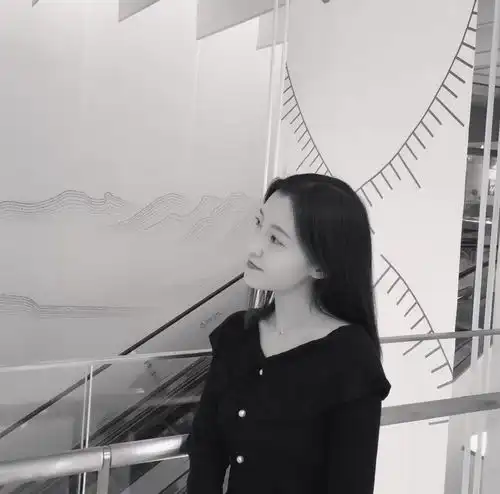 甜美小花许诗晨晒美照明朗少女变身气质女神